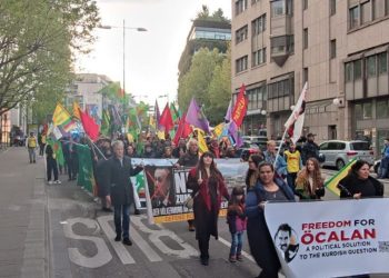 MEŞA LI STUTTGARTÊ: KURDISTANÊ BI PAREZIN!