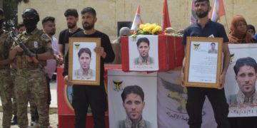 Şêniyên Minbicê cenazeyê şehîd Zeybek Saxêr oxir kirin