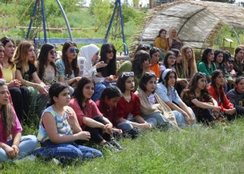 Ji Yekitiya Jinên Ciwan a Herema Firatê Festivala Biharê