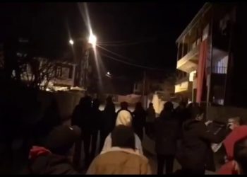 Li Taxa Xaçort a Wanê ciwanan bi dirûşmeyên kolan tijî kirin.