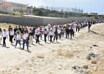 Xwendevanên Mexmûrê ji bo mafê xwendina zanîngehê meşiyan