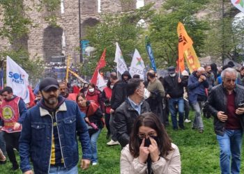 Li Stenbolê polîsan êrişî girseya ku ji bo 1’ê Gulanê kom bûn kirin – herî kêm 216 kes hatin binçavkirin