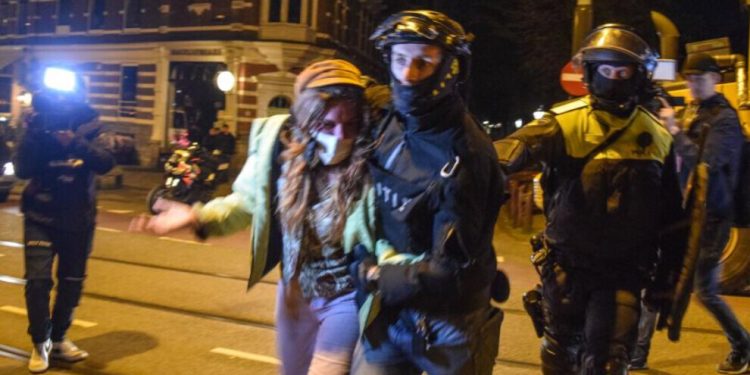 Polîsan êriş bir ser çalakiya ji bo Filistinê ya li Zanîngeha Amsterdamê