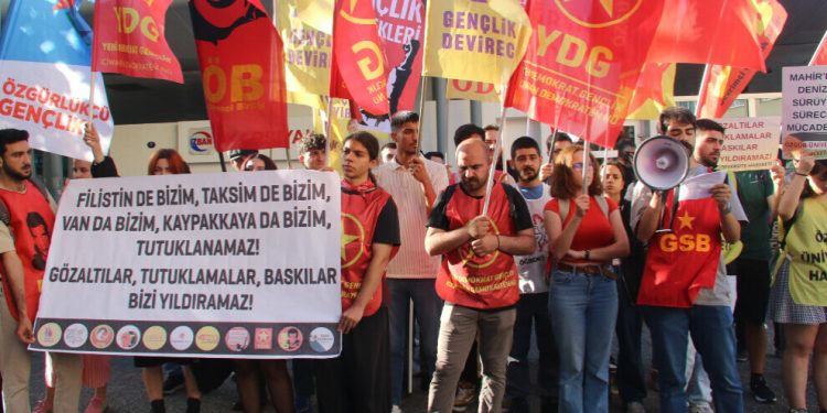 Rêxistinên ciwanan ên Îzmîrê bertek nîşanî girtinan dan