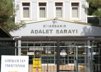 Xwendekarek lîse ji ber parvekirina ‘Dîktator Erdogan’ hat cezakirin