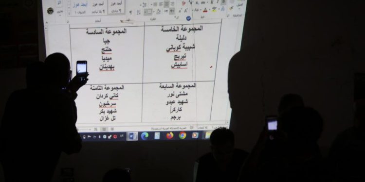 Ciwanên Kobanê amadekariyê pêşbirka fûtbolê ya Şehîd Bişeng û Şehîd Sara dikin