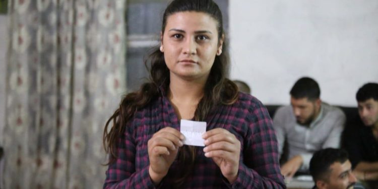 Ciwanên Kobanê amadekariyê pêşbirka fûtbolê ya Şehîd Bişeng û Şehîd Sara dikin