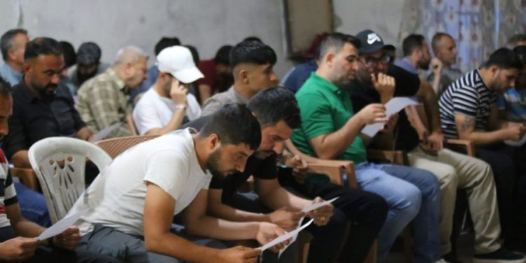 Ciwanên Kobanê amadekariyê pêşbirka fûtbolê ya Şehîd Bişeng û Şehîd Sara dikin