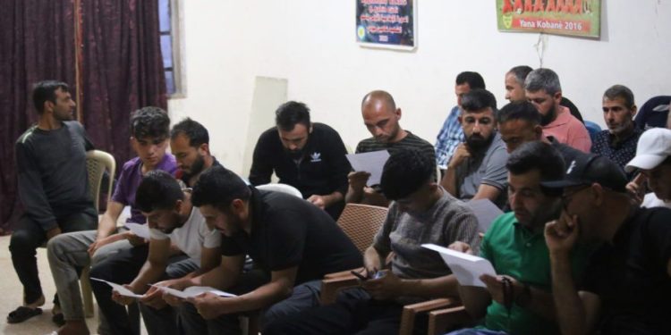 Ciwanên Kobanê amadekariyê pêşbirka fûtbolê ya Şehîd Bişeng û Şehîd Sara dikin