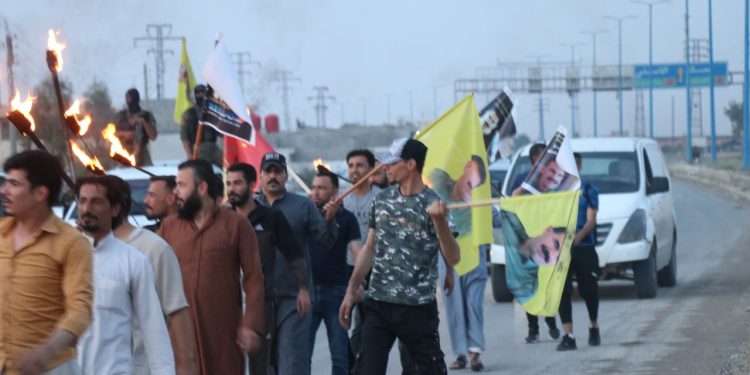 Ciwan û Jinên Ciwan Dêrazorê dijî berdewamiya tecrîda Rêber APO meşek li dar xist