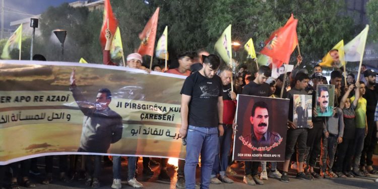 Tevgera Ciwanên Şoreşger li Minbic dijî tecrîda Reber APO meşek li dar xist