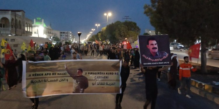 Tevgera Ciwanên Şoreşger li Minbic dijî tecrîda Reber APO meşek li dar xist