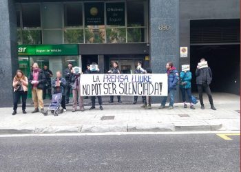 Mîtîngê protesto li ber balyozxaneya Belçîka li Barselona