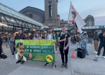 Ciwan li Hamburgê dijî dirêjkirina tecrîde ser Rêber APO di nav çalakiyê de ye