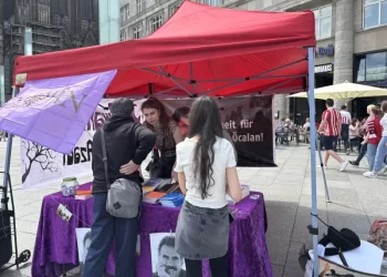 Jinên Ciwan ên TekoJIN ji bo Rêber APO li Kolnê stand vekirin