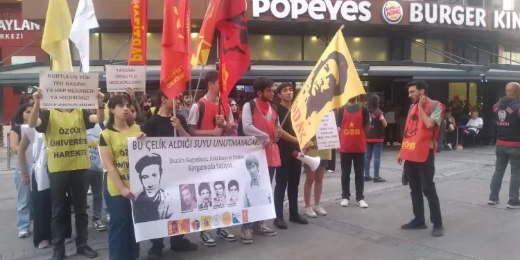 Rêxistinên Ciwanan ji bo Şehîden Gulanê li Îzmir û Stenbol meşiyan