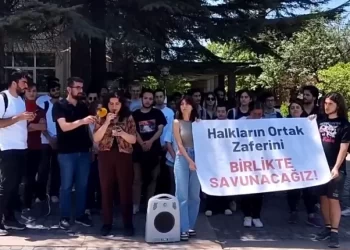Xwendekaran doza Kompasê Kobanê li ODTÜ protesto kirin