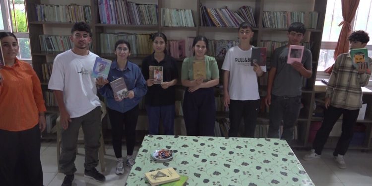 Ciwanên Mexmûrê:Pirtûkên Rêbertî riya xwegihandina heqîqetê ye