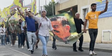 Li Dragûîgnanê Kurd ji bo Rêberê Gelê Kurd meşiyan