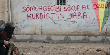 Milîsên Selman Yalvaç ê YPS li Colemêrgê du wesayîtên bi tîpa kîrpî hedef girtin