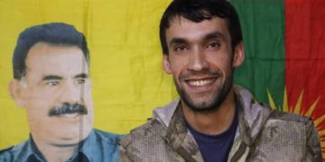 Jêhat, ji pêkanîna xeylê xwe yê zaroktî, gelek kêfxweş bû