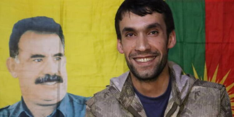 Jêhat, ji pêkanîna xeylê xwe yê zaroktî, gelek kêfxweş bû