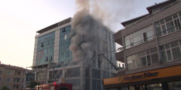 Milîsên HBDH’ê li Ataşehîrê agir berdan navendeke bazarê