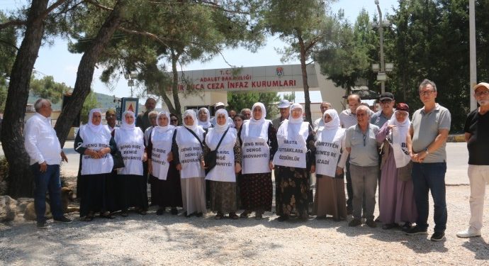 Li pêşiya girtîgehan bang kirin: Divê bi Rêber APO re hevdîtin were kirin