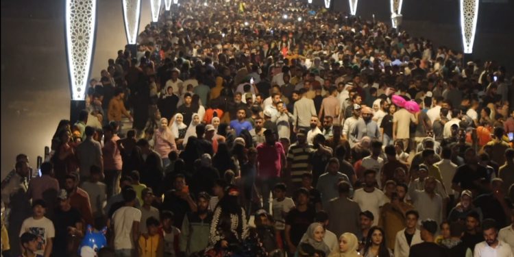 Hezaran ji bo vekirina pira El-Reşîd kom bûn