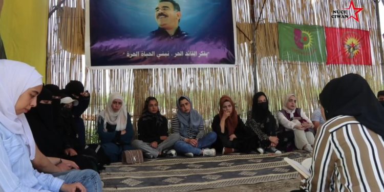 Ciwanên Reqa pirtûkên Rêber Apo dixwînin