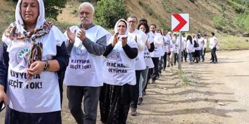 Meşa Demokrasiyê: Heta ku desteserkirin bi dawî dibe, em ê li ber xwe bidin!