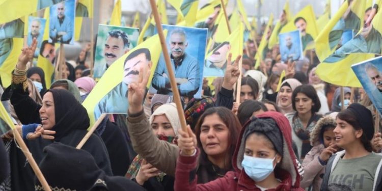 Şêniyên Tebqayê li hember êrişan berxwedan nîşan da