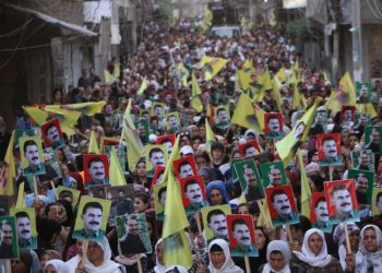 Xelkê Helebê ji bo azadiya Rêber APO meşiyan