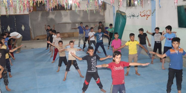 Li Minbic zarok fêrî taykwondo dibin