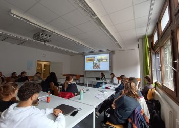 Jinên Ciwanên Xwendekar li Hannoverê li ser mijara “Azadiya Jinê” semînerek dan xwendekaran