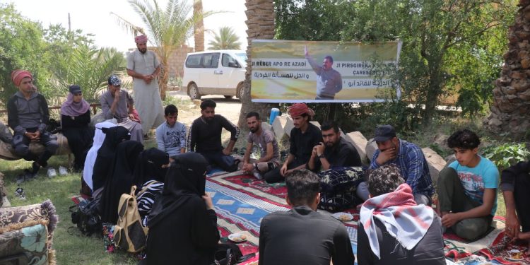 Li Dêrazor Ciwanên Şoreşger li ser Şerê Gelê Şoreşgerî nîqaş dikin