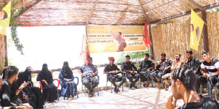 Ciwanên Şoreşger ên Dêrazorê “Sosyolojiya Azadiyê” dixwînin