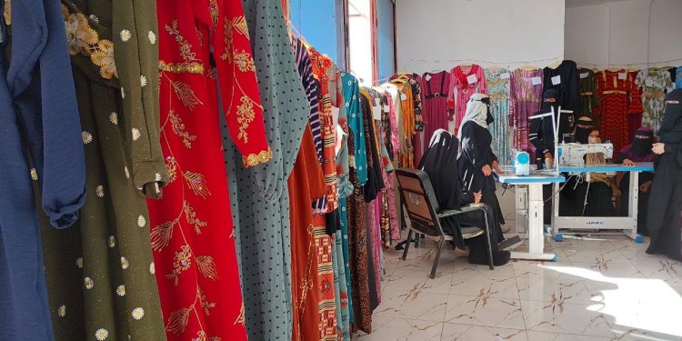 Li Dêrazor dewreyên dirûtinê ji bo jinên ciwan