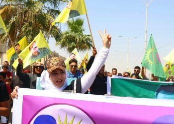 Bi pêşengtiya Jinên Ciwan li gundewarên Tebqa banga azadiya Rêber Apo