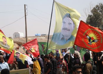 Ciwanên Şoreşger ên Dêrazor ji bo azadiya Rêber Apo meşiyan