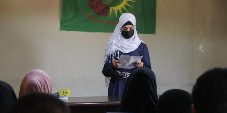 Ji Jinên Ciwan ên Dêrazor semîner li ser tundiya di nava malbatê de