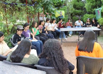 Jinên ciwan di xeta Rêbertî de îsrar dikin