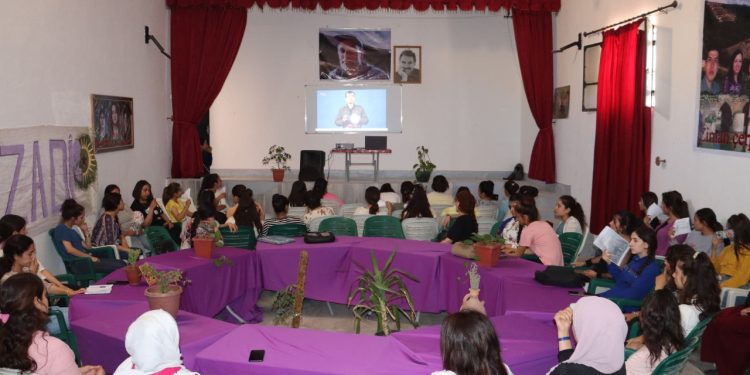 Yekitiya Jinên Ciwan ên Şehba li ser Ekolojî Komxebatekê li darxist