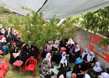 Li Wanê bi girseyî serdana şîna gerîlaya YJA Starê Dîlan Oklu tê kirin.