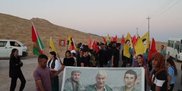 Ciwanên Êzîdxanê meşeke meşaleyî lidar xistin