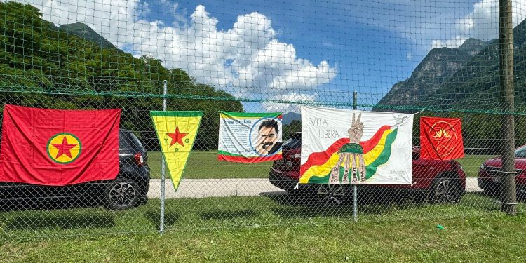Di tûrnûvaya futbolê ya li Bellînzona hat lidarxistin de ji bo Rêber APO stand hat vekirin