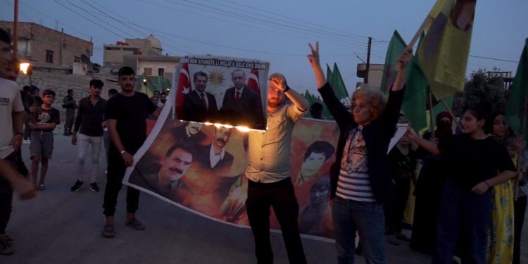 Ciwanên Şoreşger bi rihê 14’ê Tîrmehê li dijî hevkariyê bi dagirkeriyê re meşiyan