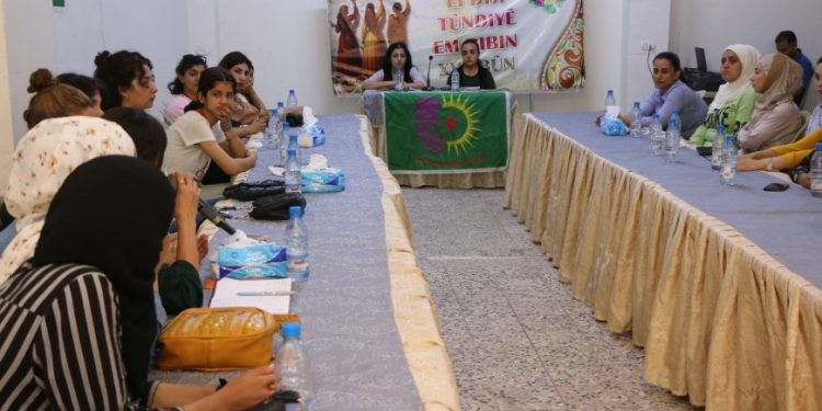 Jinên Ciwan li Helebê paneleke têkildarî zewicandina zarokan lidarxist