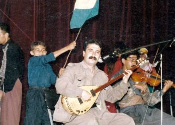 Şehîd Hozan Serhed bi stranên xwe yên şoreşgerî dijî