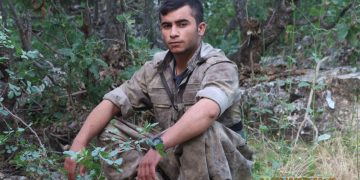 Destê Canfeda timî li ser tetîkê bû